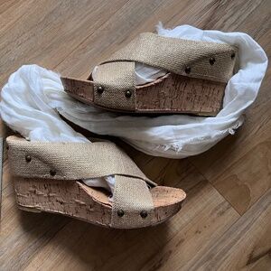 LUCKY BRAND Shoes Sandals Miller2 Womens 8.5 8 ½ M Cork Wedge Heel Platform Gold